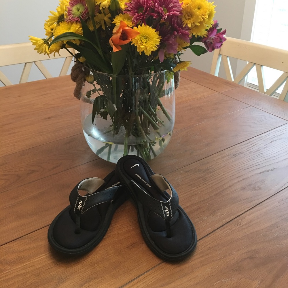 Nike flip flops
